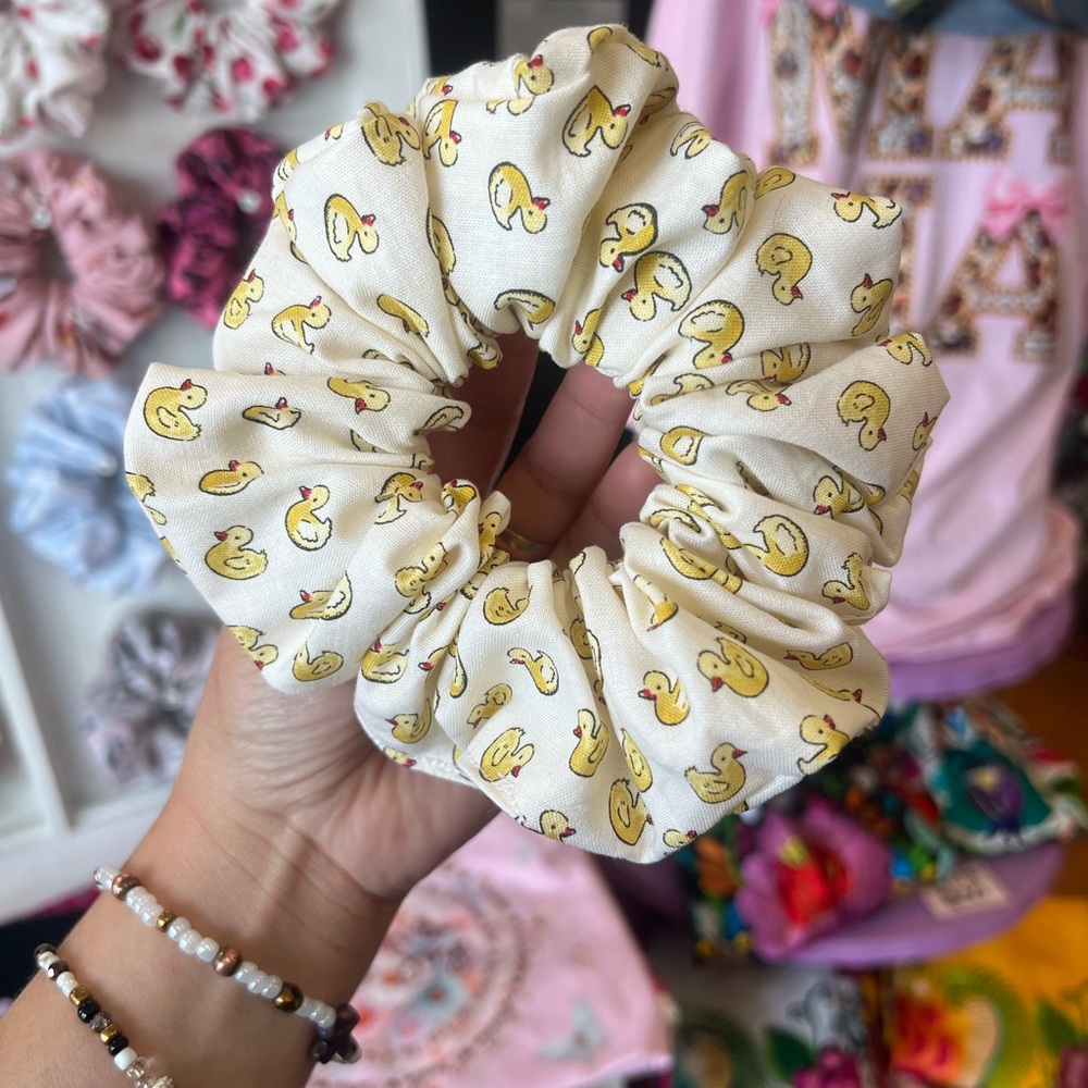 Cream Duck-Print Scrunchie